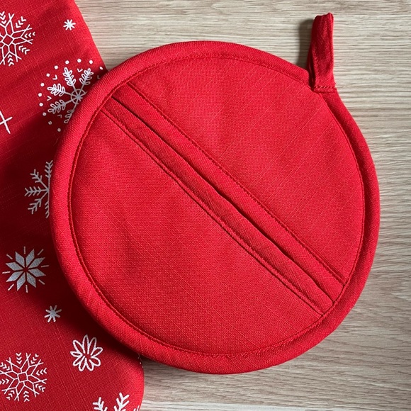 New Holiday Oven Mitts - Picture 3 of 5